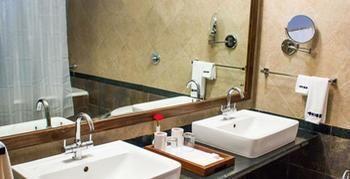 Resort Deltin Palms Riverfront 3*